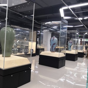 侯马博物馆彩陶制品展示柜